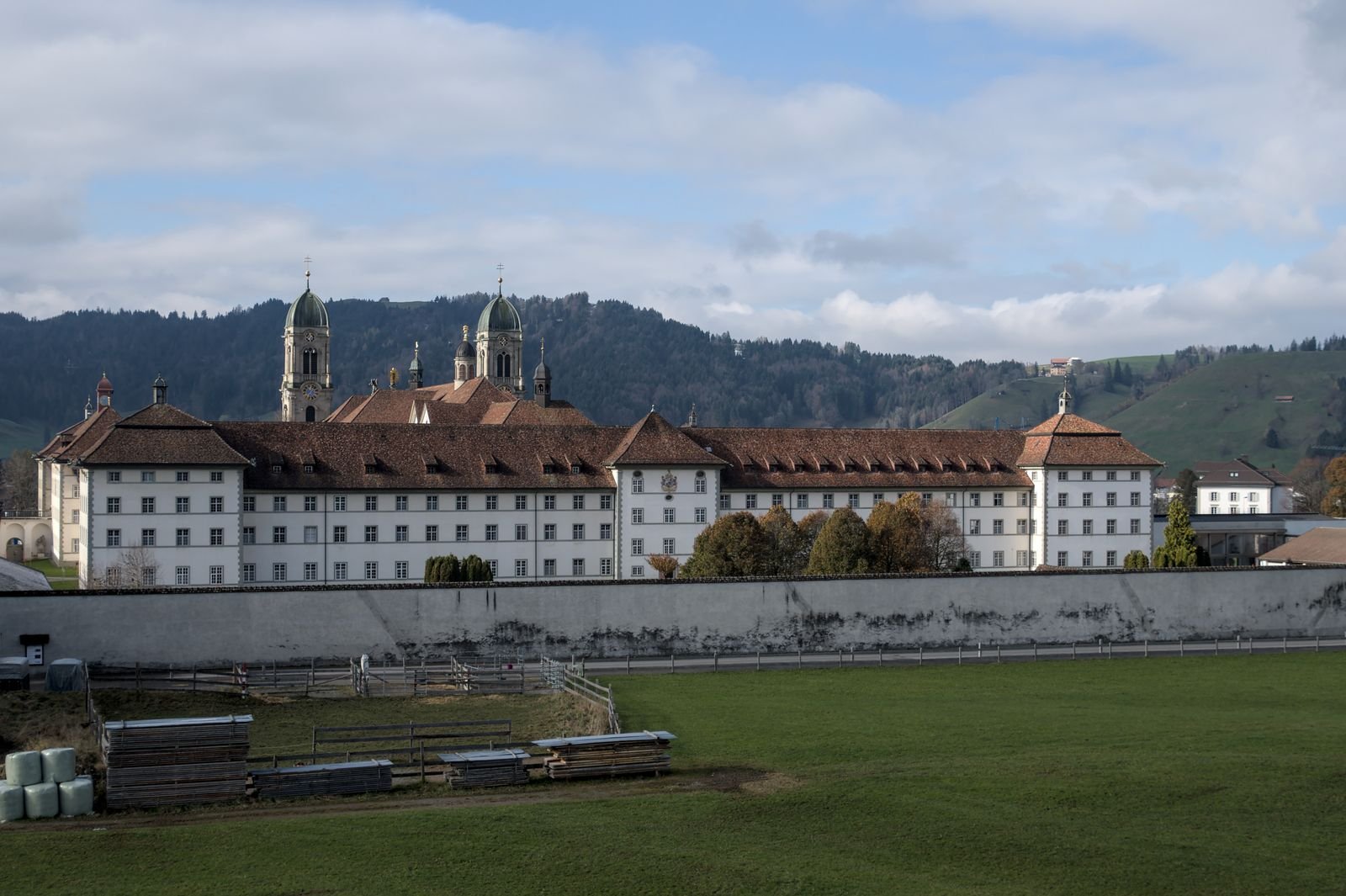 L'abbaye d'Einsiedeln au cœur des collines schwytzoises